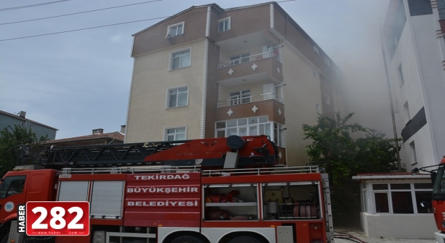 Tekirdağ'da bir evde çıkan yangında 5 kişi dumandan etkilendi