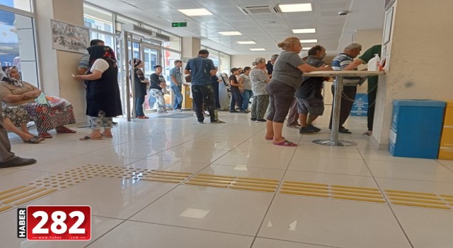BAYRAM HAFTASI UZUN KUYRUKLAR OLUŞTU !