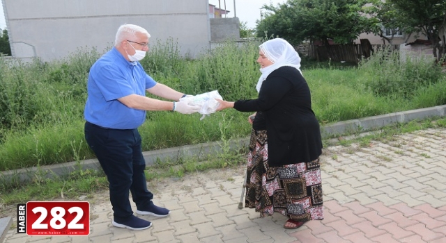 Başkan Yüksel Ergene’de Vatandaşlara Pide Dağıttı