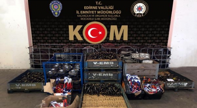 Kapıkule’de kaçak oto yedek parçaları ele geçirildi
