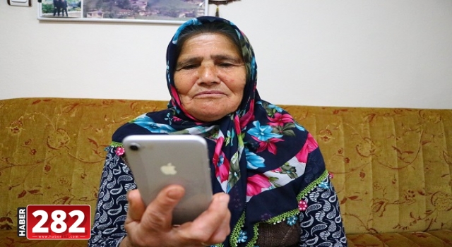 Tekirdağ'daki Elmas nine, Trabzon'daki torunlarıyla telefonda görüntülü bayramlaştı