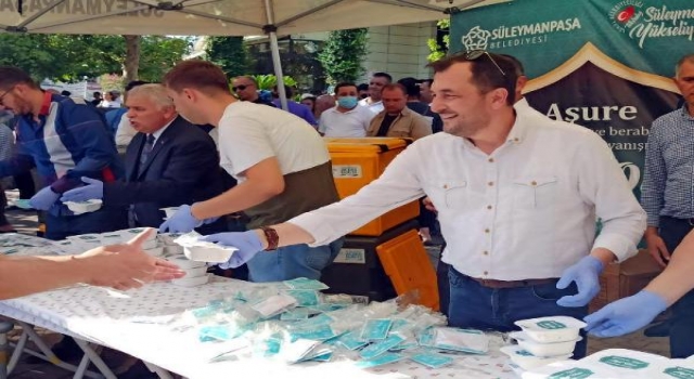 Süleymanpaşa’da vatandaşlara aşure ikramı