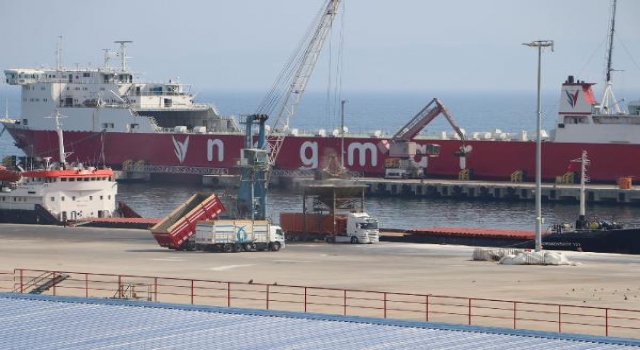 Ukrayna’dan Tekirdağ’a buğday getiren geminin yükü boşaltıldı