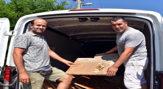 Yıllardır aradığı altın zincir tamire verdiği dolaptaki mendilden çıktı