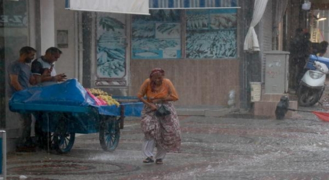 Edirne’de sağanak; evleri su bastı
