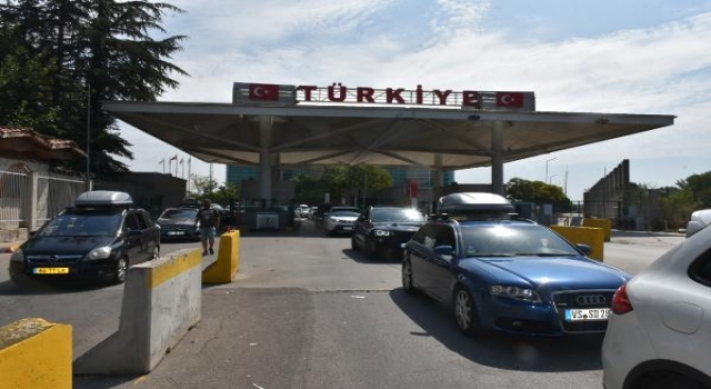 Bulgaristan ve Yunanistan’a açılan sınır kapılarında gurbetçi yoğunluğu