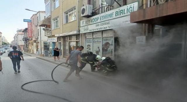 İHH yardım derneği binasında patlama ve ardından yangın çıktı
