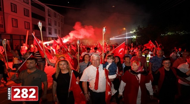Ergene’de Zafer Coşkusu Araç Korteji ve Fener Alayı İle Zirveye Çıktı