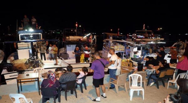 Tekirdağlı balıkçılar, oyun havası ve dualarla denize açıldı