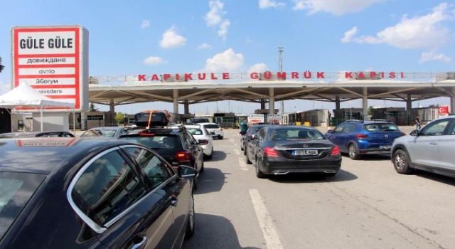 Gurbetçilerin bagajları memleket lezzetleriyle dolu