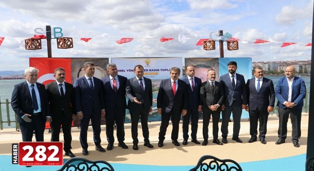 11 büyükşehrin AK Parti'li grup başkanvekilleri Tekirdağ'da bir araya gelip, açıklama yaptı