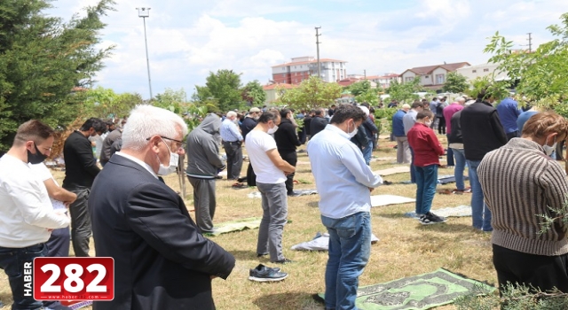 Başkan Yüksel Cami Cemaati İle Birlikte Cuma Namazını Kıldı