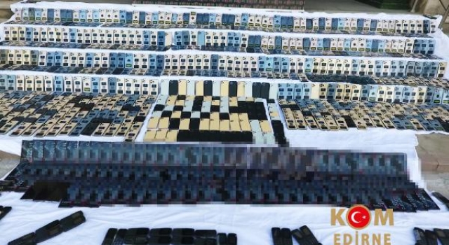 Yunan sürücünün otomobilinde 35 milyon TL değerinde ’gümrük kaçağı cep telefonu’ ele geçirildi