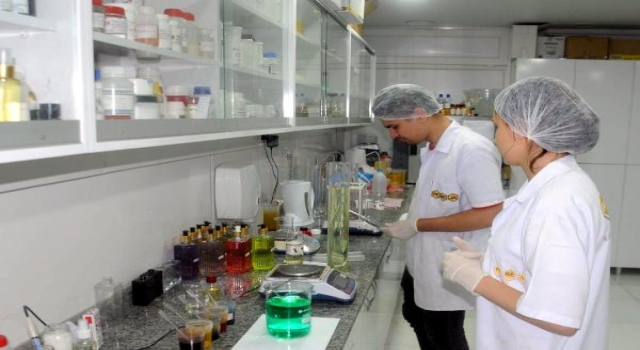 Okullar açıldı, kolonyaya talep arttı