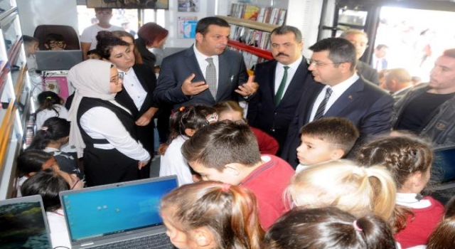 Gezici kütüphane aracının ilk durağı Süloğlu oldu