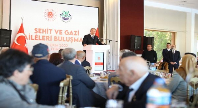 Bakan Akar: Yunanistan’ın, uzattığımız barış elini tutmasını bekliyoruz (3)