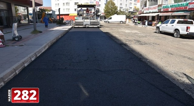 ÇERKEZKÖY İLÇESİ UĞUR MUMCU CADDESİNDE SICAK ASFALT SERİMİ TAMAMLANDI