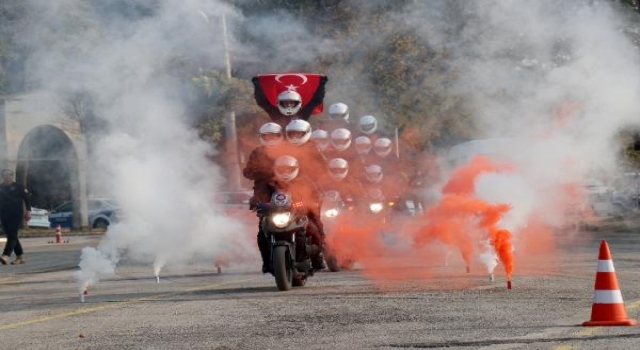 Edirne’de göreve yeni başlayan Yunus polislerinden gösteri