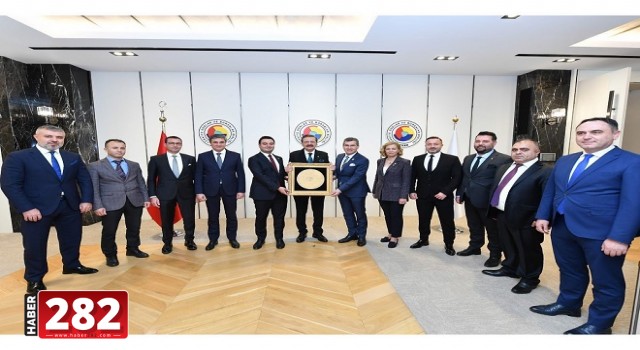 BAŞKAN VOLKAN PARİS'TE TÜRKİYE'NİN GÖĞÜSÜNÜ KABARTTI!