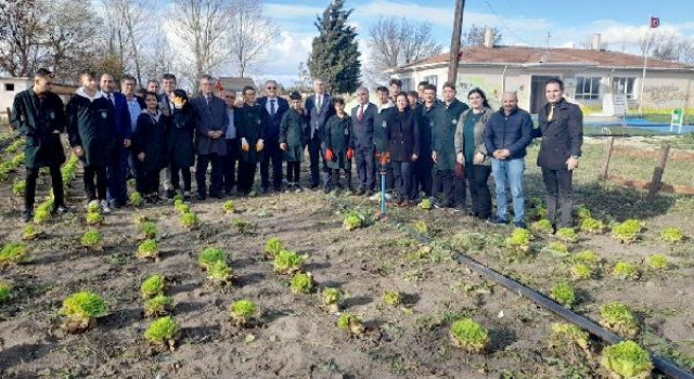 HERKESE ÖRNEK OLMASI GEREKEN DAVRANIŞ: UYGULAMALI DERS!