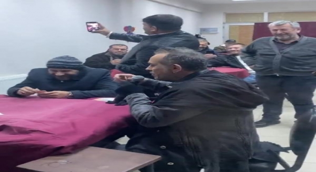 HALUK LEVENT KONSERDE ÜŞÜYÜNCE PİŞTİ OYNADI!