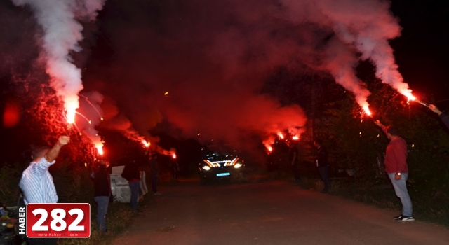 Kavga ihbarına giden jandarmaya pasta ve meşale sürprizi