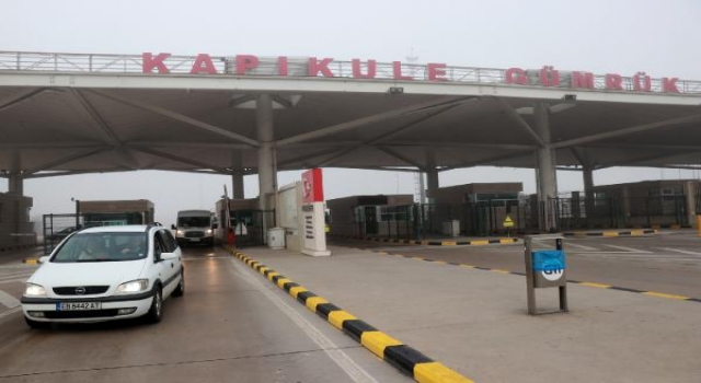 Yeni yıla saatler kala Bulgar turistler, Edirne’ye akın etti