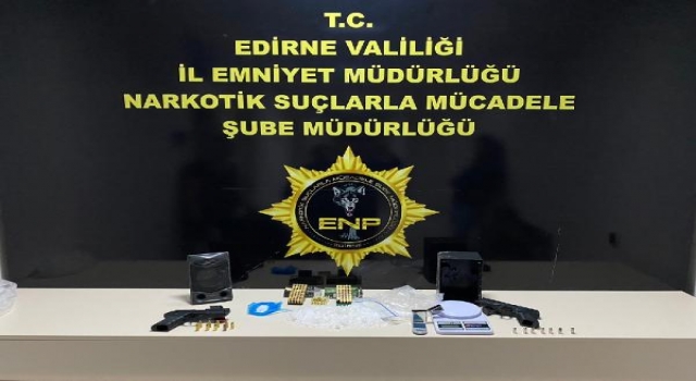 Aracında yarım kilo metamfetaminle yakalanan şüpheli gözaltına alındı