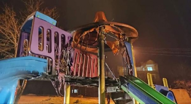 Edirne’de, parktaki çocuk oyun grupları ateşe verildi