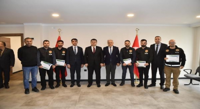 Edirne Valisi Kırbıyık, 603 kilo uyuşturucu ele geçiren personeli belgeyle ödüllendirdi