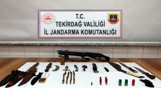 İş yerinde kaçak silah satan şüpheli yakalandı