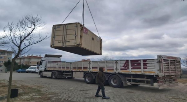 Edirne’den deprem bölgesine 3 TIR ve 4 kamyon dolusu tıbbi yardım