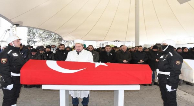 Hatay’da depremde ölen emekli başkomiser ile eşi toprağa verildi