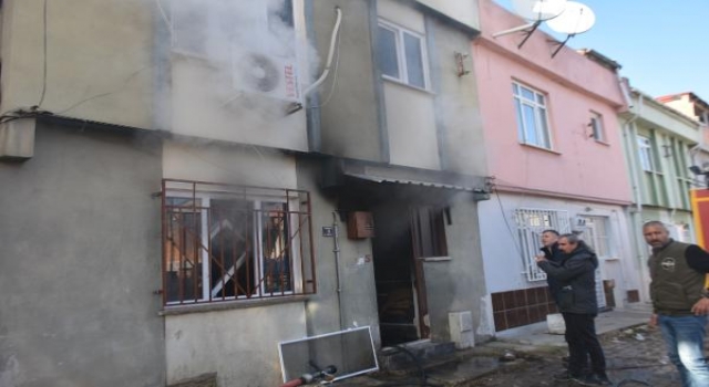 Edirne’de ev yangını büyümeden kontrol altına alındı