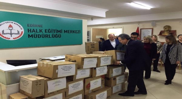 Edirne’de Halk Eğitim Merkezi kursiyerlerinden, depremzede ailelere 8 bin 500 ürün