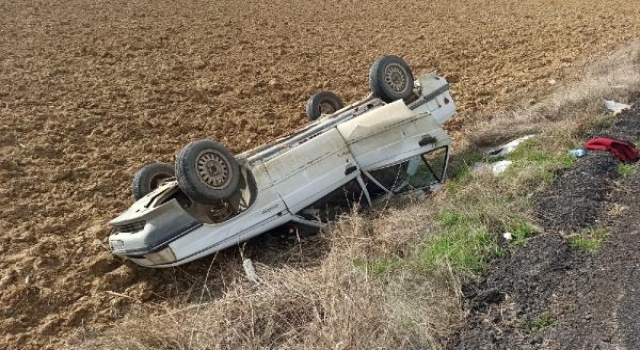 Edirne’de otomobil şarampole devrildi: 2 yaralı