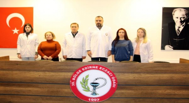 Edirneli eczacılardan depremde ölen meslektaşları için saygı duruşu