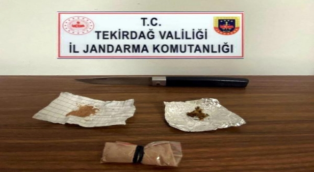 YAKALANMAM DEDİ UYUŞTURUCUYU OTOMOBİLE SAKLADI