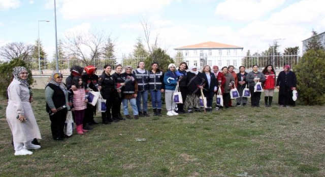 Kırklareli’nde polisler depremzede kadınların Dünya Kadınlar Günü’nü kutladı
