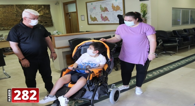 Ergene Belediyesi Gazi Ailesine Engelli Aracını Teslim Etti