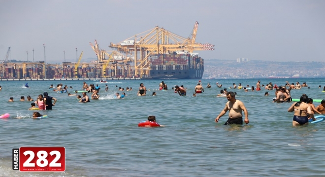 Tekirdağ'da tatilciler mavi bayraklı plajlarda denize girmenin keyfini yaşadı