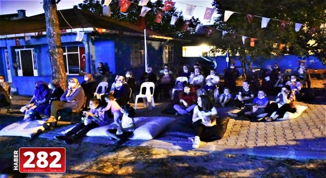 Kırsal mahallelerde yazlık sinema keyfi sürüyor