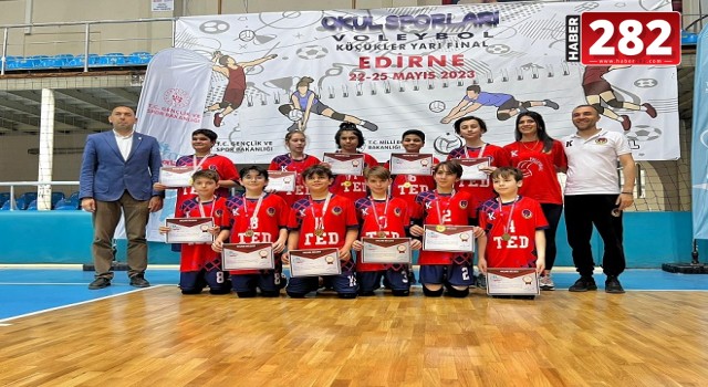 TED ÇORLU KOLEJİ VOLEYBOL TAKIMI TÜRKİYE FİNALLERİNDE!