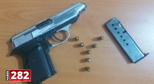 Çorlu'da ruhsatsız silah ele geçirildi