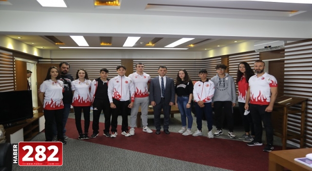 Kapaklı Belediyesi başarılı sporcuları ödüllendirdi