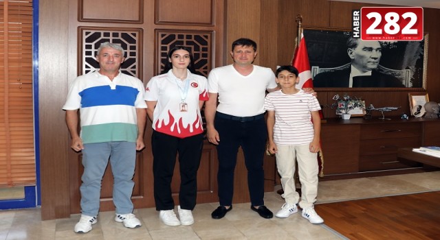 AVRUPA 3.’SÜ BEYZANUR’DAN BAŞKANIMIZ AKAY’A ZİYARET