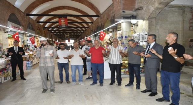 Edirne Valisi Sezer, 4 asırlık çarşıda bereket duasına katıldı