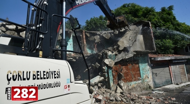 Metruk Binaların Yıkımına Devam Ediyoruz