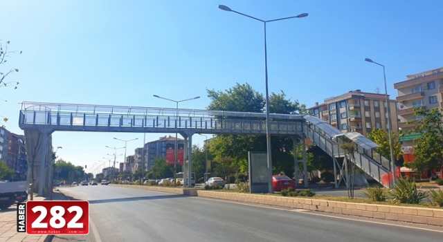 ÇORLU İLÇESİ OMURTAK CADDESİ’NDEKİ ÜST GEÇİT YENİLENDİ