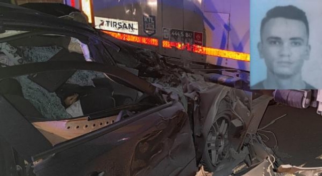 Lüleburgaz’da TIR’a çarpan genç otomobil sürücüsü öldü